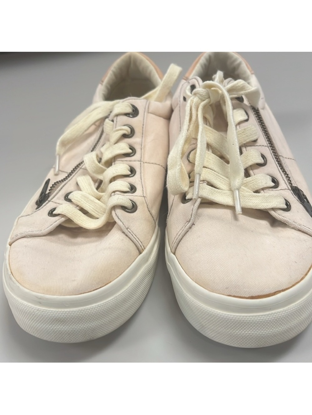 Taos Z Soul Footwear pale pink zip up Sneakers size 8 preowned